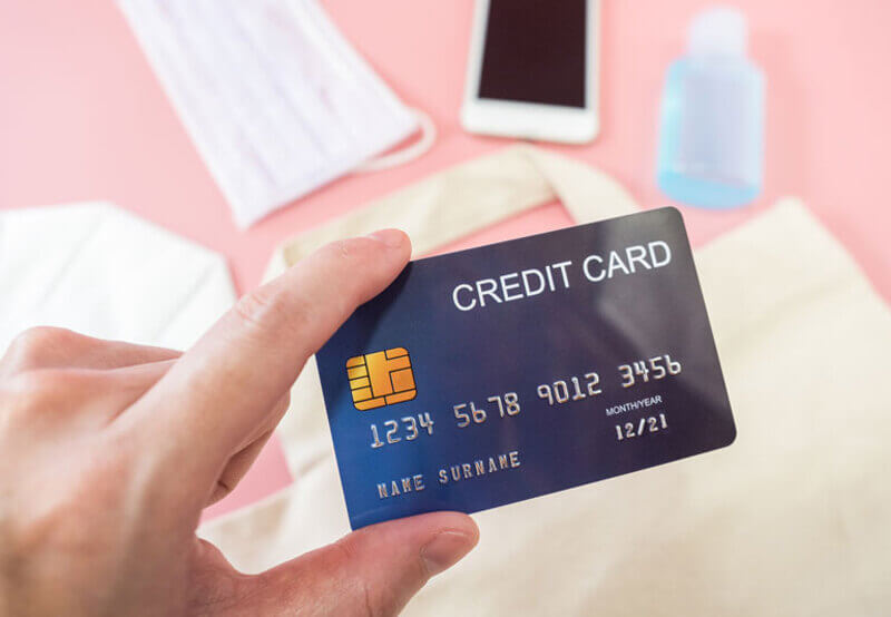 Hạn chế sử dụng thẻ tín dụng nếu chưa biết cách tiết kiệm tiền hợp lý