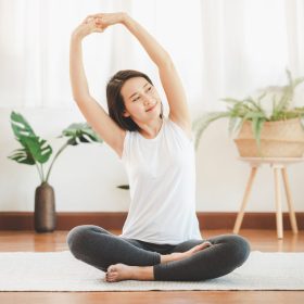 tập yoga tại nhà cho người mới bắt đầu- Đồng phục Hải Anh