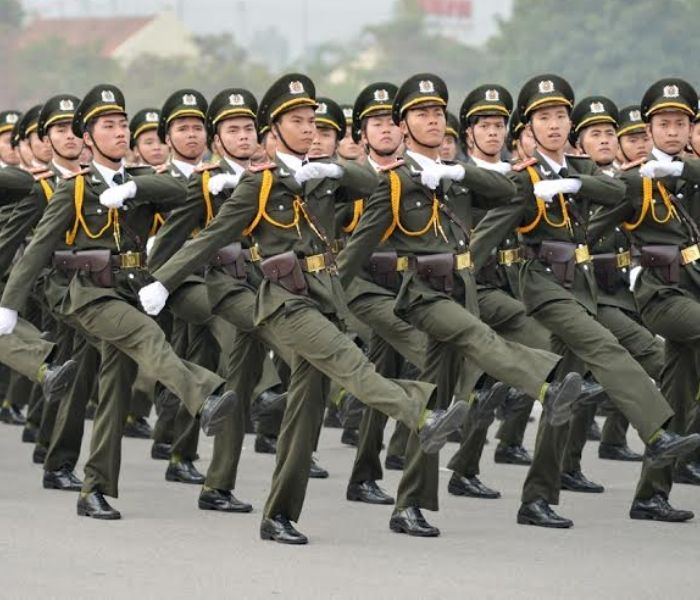 sĩ quan Việt Nam trong buổi duyệt binh