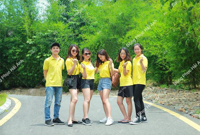 Lịch sự, trang nhã cùng mẫu áo đồng phục công ty màu vàng