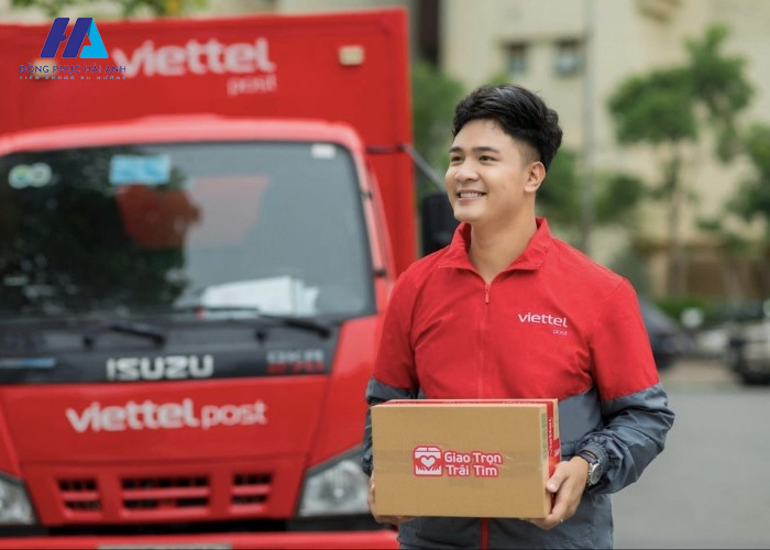 Đồng phục áo khoác gió Viettel Post giúp bảo vệ sức khỏe nhân viên 