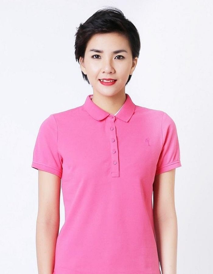 Màu hồng đậm được sử dụng làm áo đồng phục