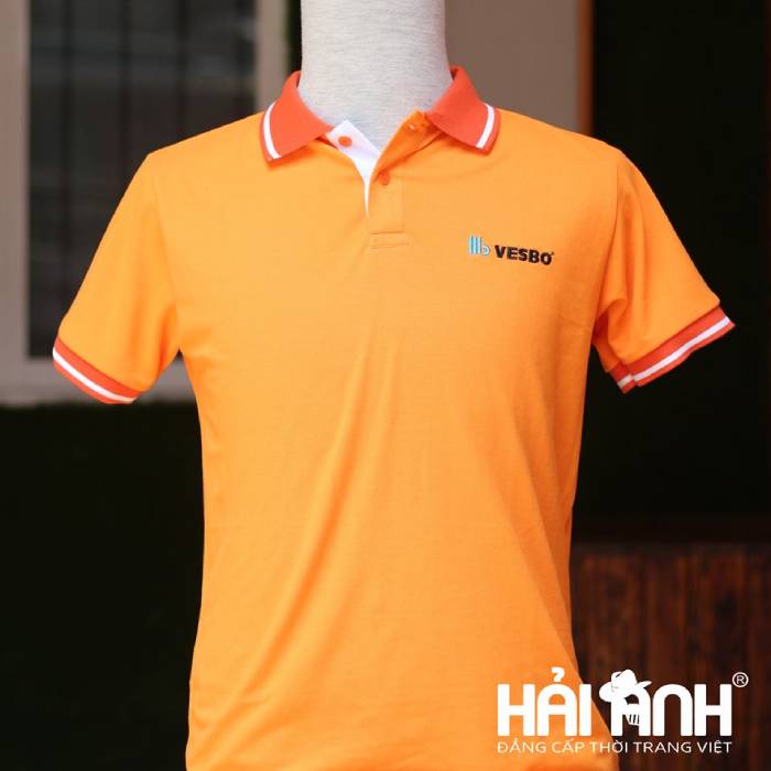 Mẫu áo đồng phục nhân viên văn phòng màu cam của Vesbo nổi bật, mang lại không khí tươi mới hơn dành cho doanh nghiệp