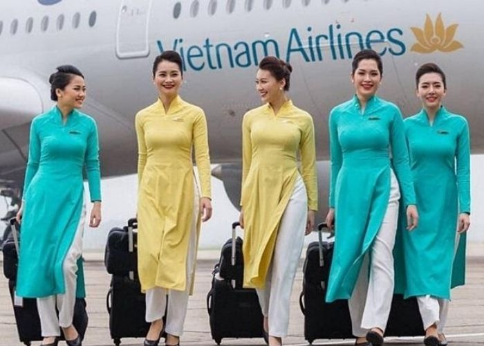 Tà áo dài được hãng VietNam Airline sử dụng làm trang phục nhận diện