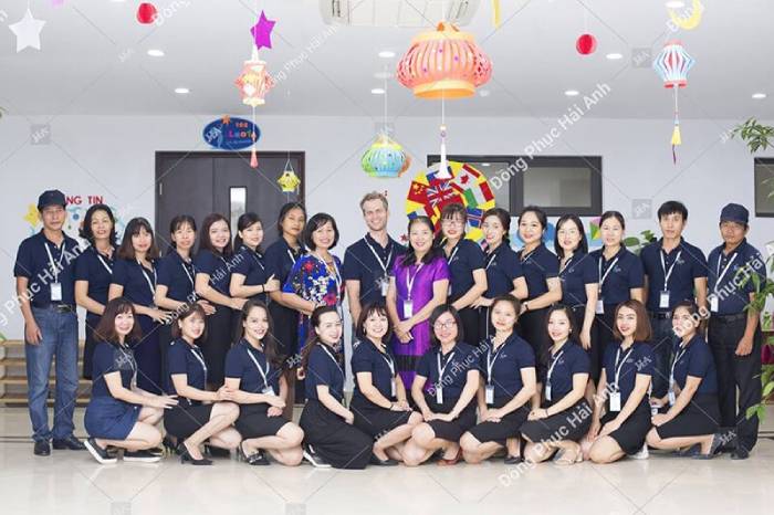 Xưởng may áo đồng phục công ty tại Hà Nội hiện nay đang thu hút sự chú ý đến từ các doanh nghiệp từ lớn đến nhỏ.