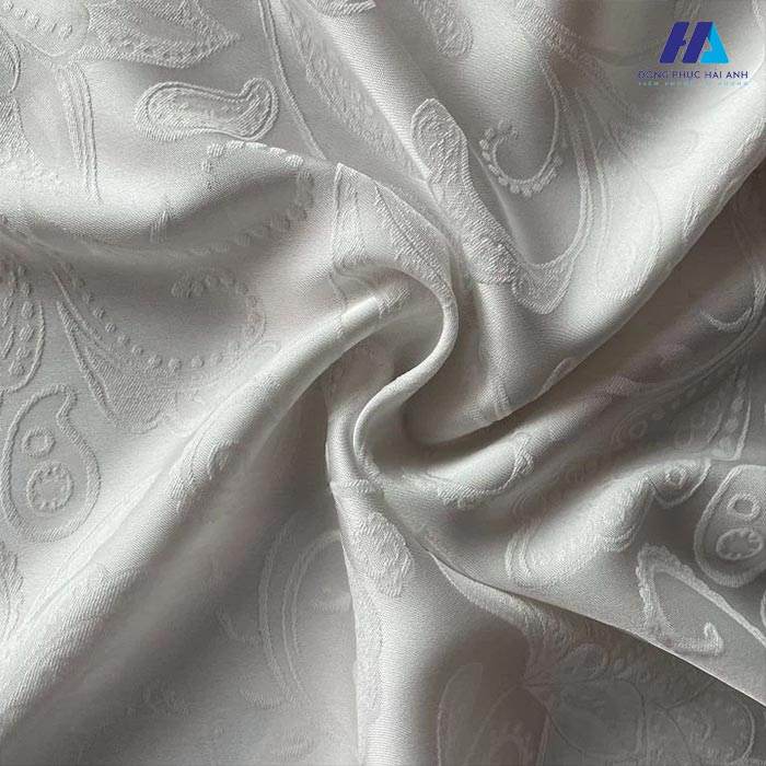 Chất liệu Jacquard có độ bền màu tốt, vải ít bị phai màu khi giặt giũ 