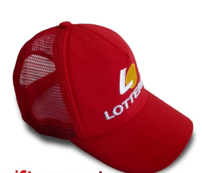 Mũ lưỡi trai lotteria với màu đỏ thương hiệu đặc trưng
