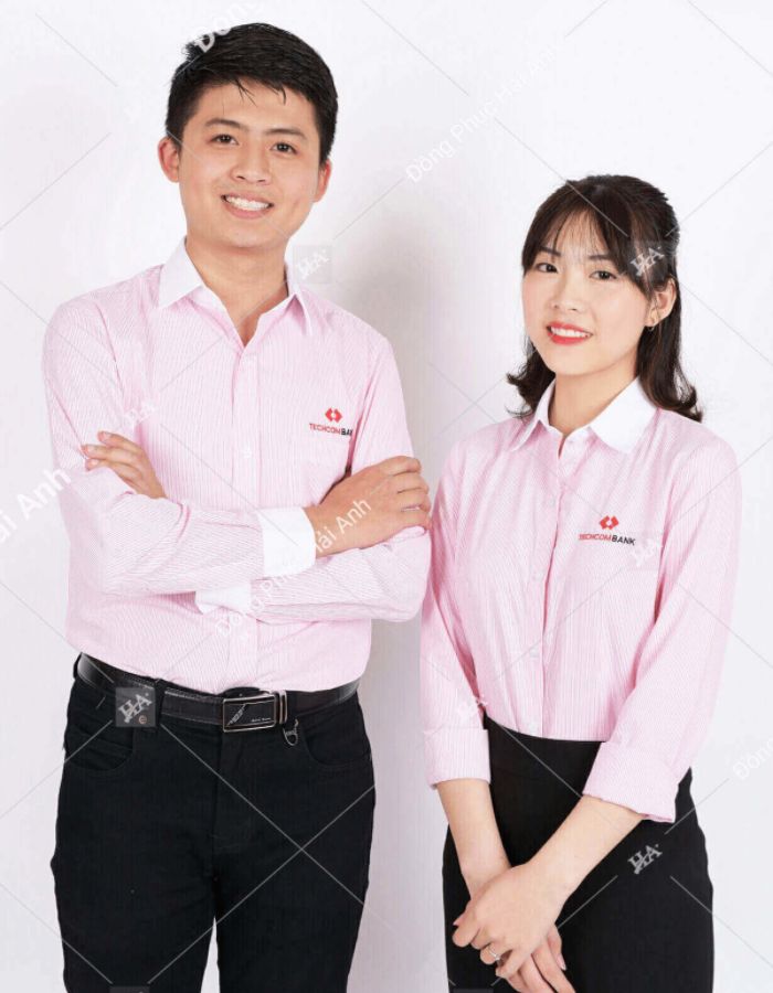Màu hồng nhạt được techcombank sử dụng may áo đồng phục công ty 
