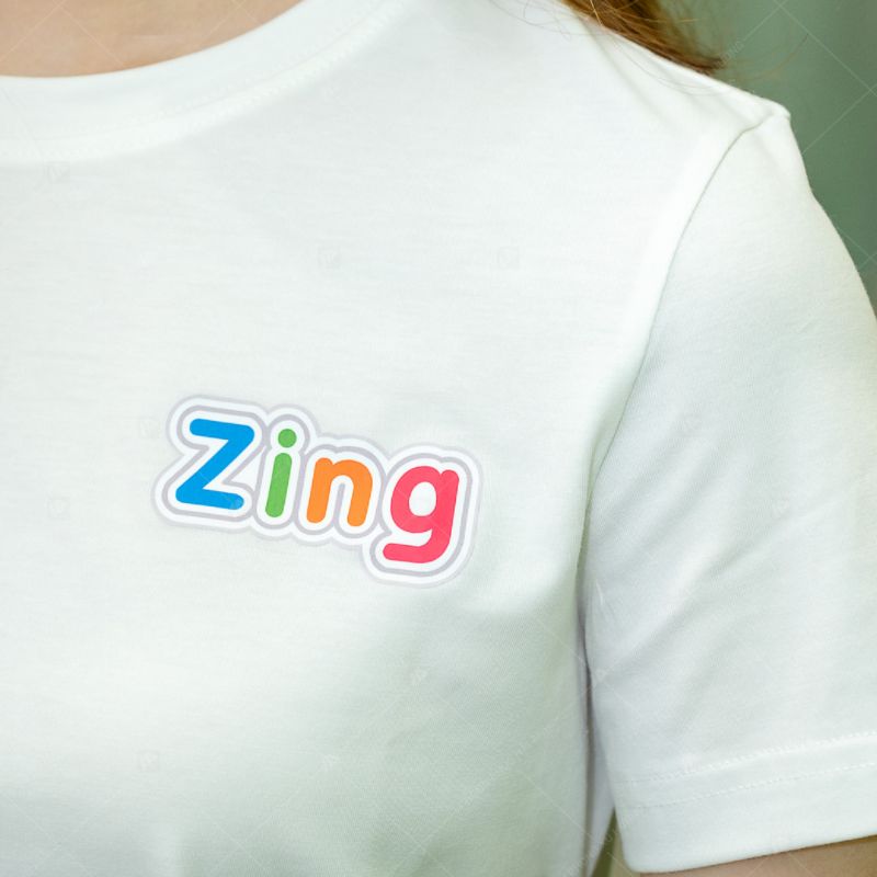 Thời trang đồng phục công ty áo thun trắng Zing News