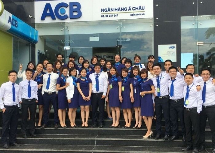 Trang phục các nhân viên ngân hàng ACB
