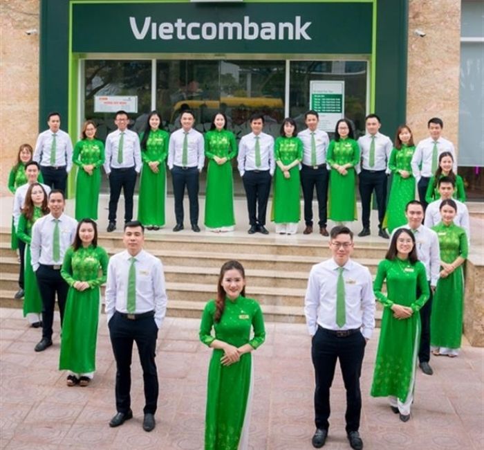 Trang phục sắc xanh truyền thống ngân hàng vietcombank