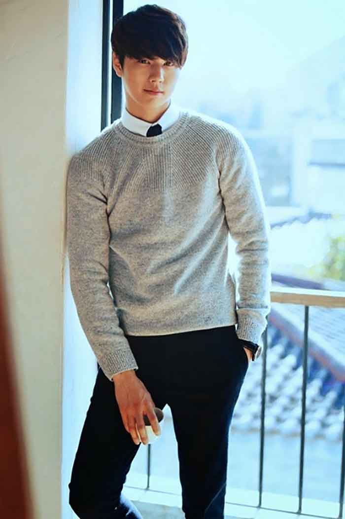 Sơ mi cổ trụ phối sweater đẹp kiểu Hàn Quốc
