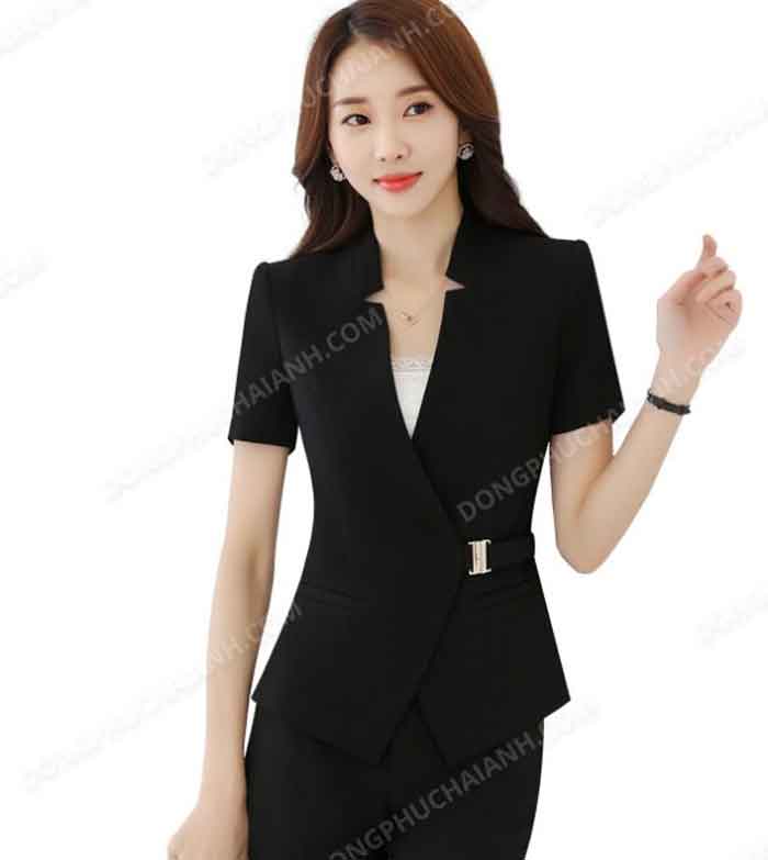 Đồng phục vest văn phòng đẹp cho nữ màu đen không cổ vạt áo xếp ly