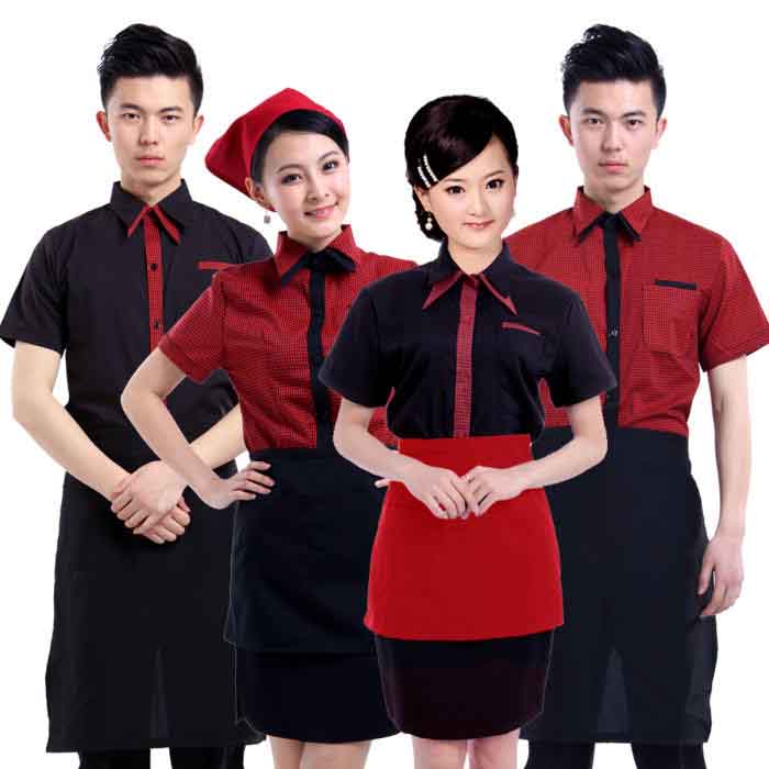 Đồng phục nhân viên ấn tượng bởi kết hợp hài hòa giữa đen và đỏ