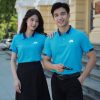 Mẫu áo polo đồng phục doanh nghiệp màu xanh da trời chất liệu Lacoste thiết kế tối giản, thanh lịch