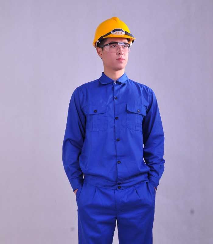 Đồng phục công nhân hầm mỏ thường lựa chọn màu xanh dịu mát, giảm bớt cảm giác mệt mỏi khi nhìn vào