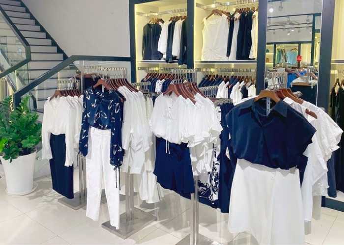 Cửa hàng thời trang Patino chuyên các mẫu sơ mi đơn giản, basic cho phái nữ