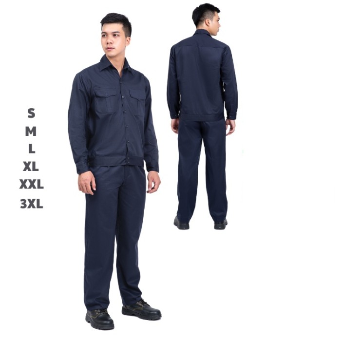 Bộ đồ bảo hộ màu xanh đen có các size khác nhau để phù hợp với từng vóc dáng công nhân