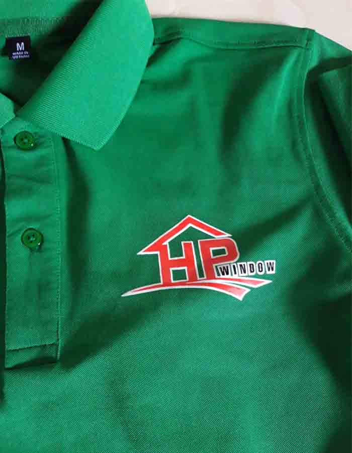 Đồng phục HP window được in logo trên nền vải cotton chất lượng cao