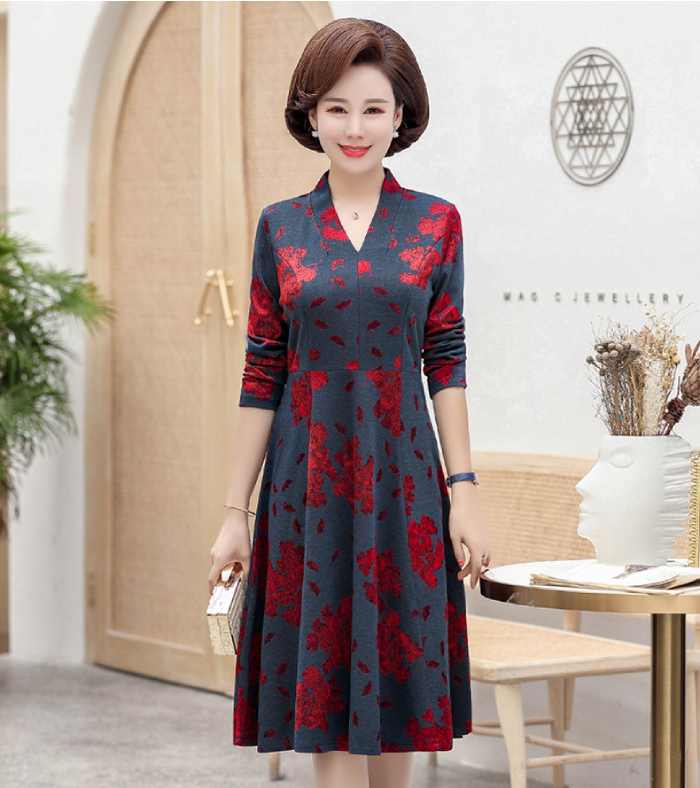 Váy đầm công sở kiểu cổ V chiết eo cho phụ nữ đứng tuổi được bán tại cửa hàng Sơn Nguyễn 