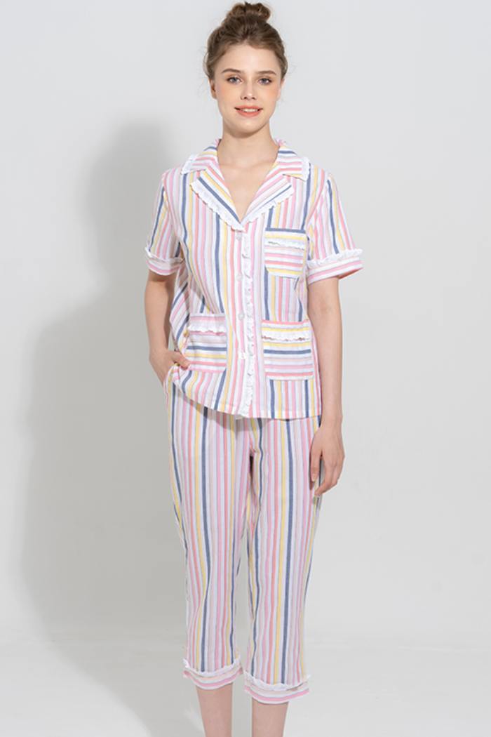 Quần áo pijama kẻ sọc phối màu mang phong cách Pháp độc đáo