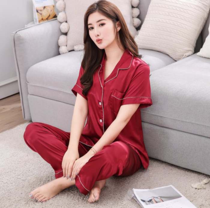 Bộ đồ pijama màu đỏ rực cho nàng nóng bỏng khi mặc ở nhà