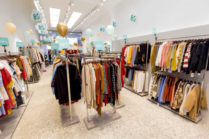 Shop Lyra với nhiều mẫu quần áo đa dạng