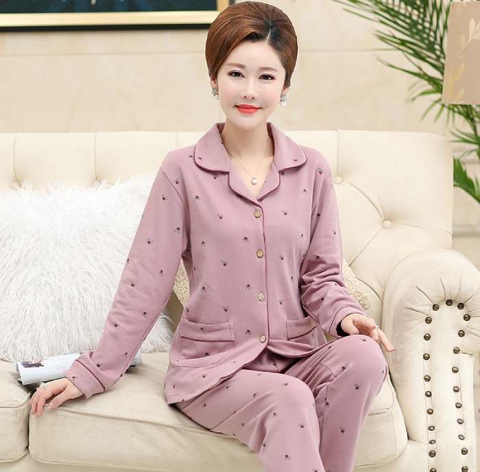 Bộ pijama màu pasal có thiết kế thanh lịch, mang lại sự chỉn chu cho quý cô