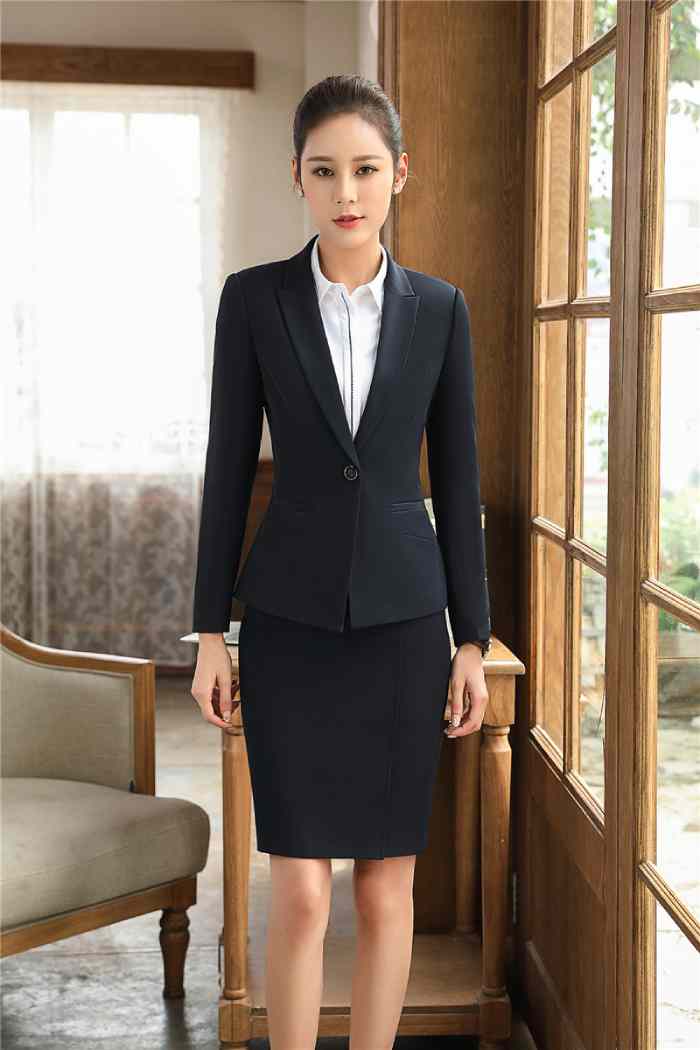 Set áo vest và chân váy bút chì cao cấp đến từ Vest Nguyễn