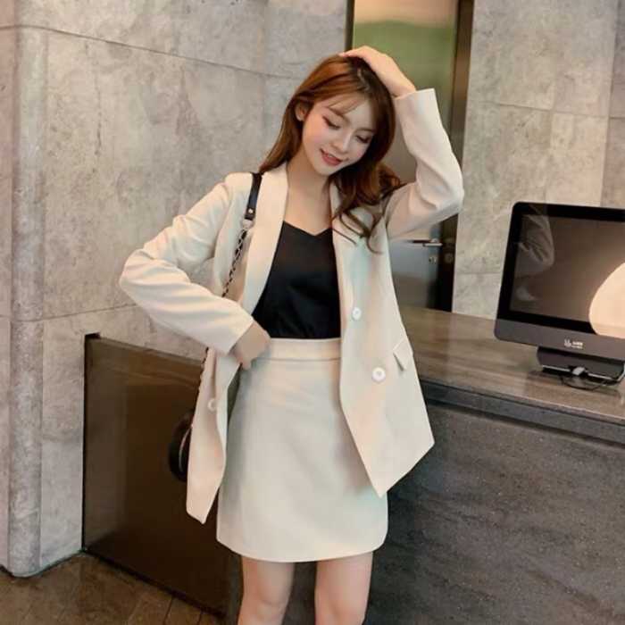 3 cách diện blazer + chân váy xinh mê tơi