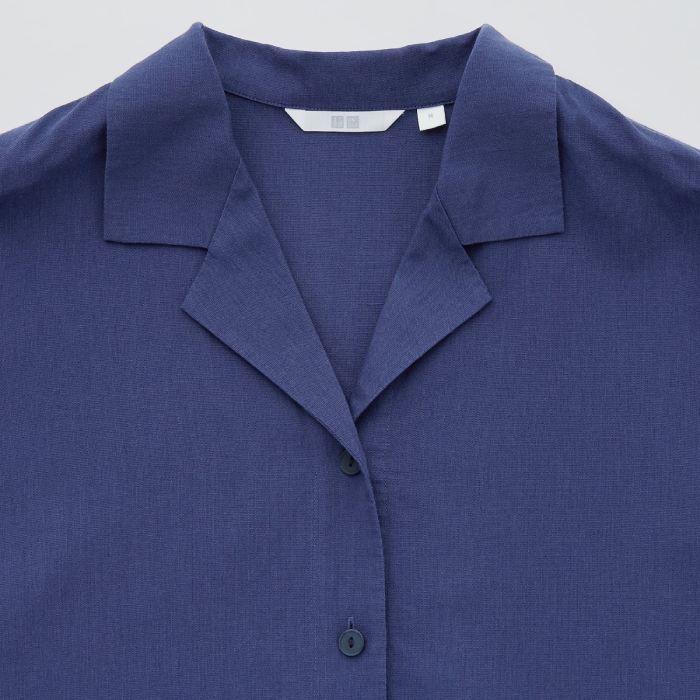 Mẫu áo sơ mi xanh được may cẩn thận với các đường chỉ trau chuốt