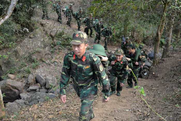 Đoàn lục quân Việt Nam đang trong quá trình diễn tập