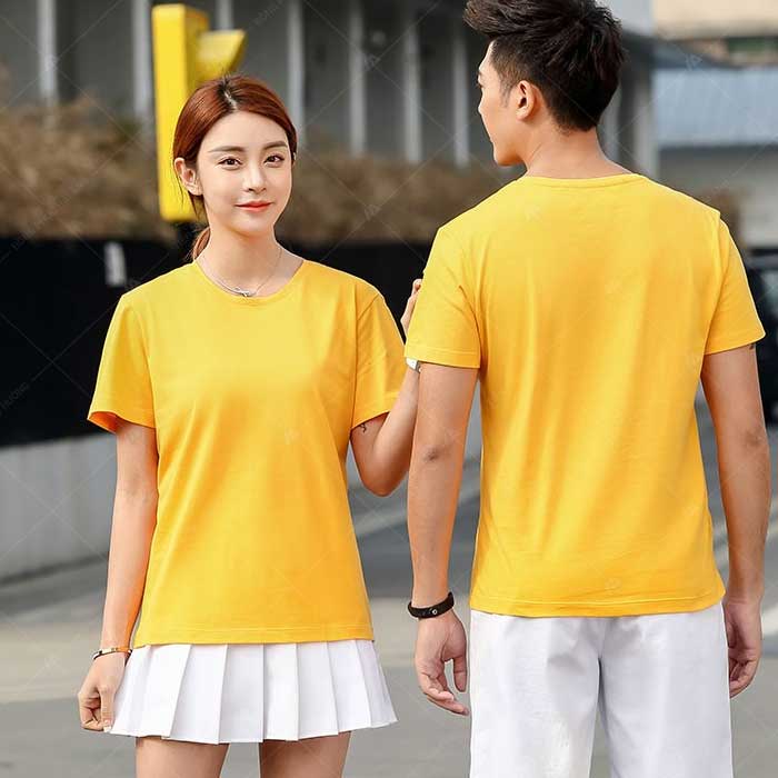 Trẻ trung, năng động trong chiếc áo đồng phục công ty màu vàng