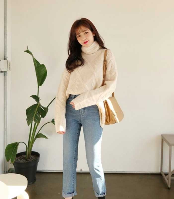 Áo len cổ lọ và quần jeans - combo hoàn hảo cho ngày đông lạnh giá