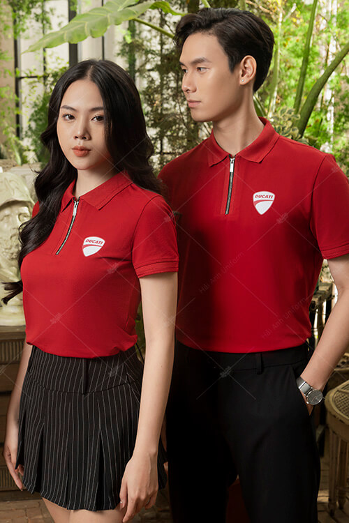 Mẫu áo đồng phục công ty có cổ màu đỏ đô (Hình 3)