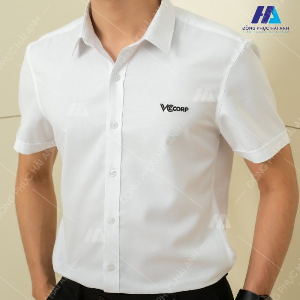 thiết kế mẫu áo sơ mi nam đồng phục màu trắng ngắn tay VCCorp