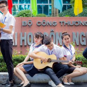 đồng phục đại học công nghiệp