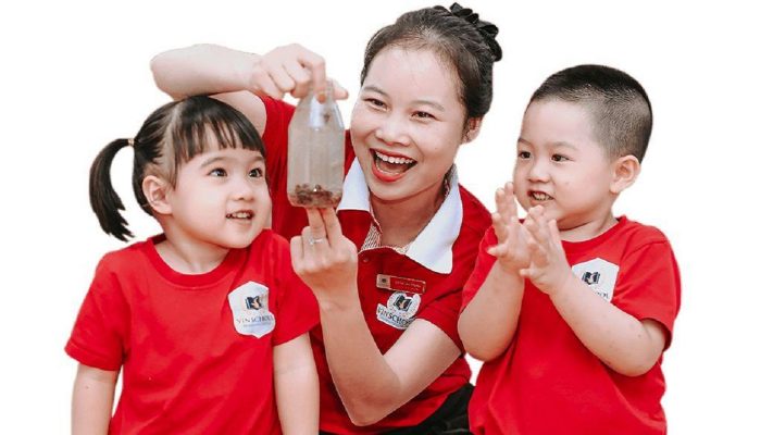 đồng phục giáo viên mầm non Vinschool cũng phải có những thiết kế mang tính đặc thù