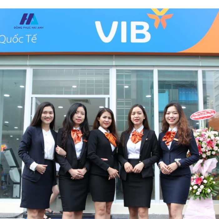 Áo vest đồng phục VIB có thiết kế khá đơn giản và chất liệu mềm, mướt, thân thiện với người mặc.