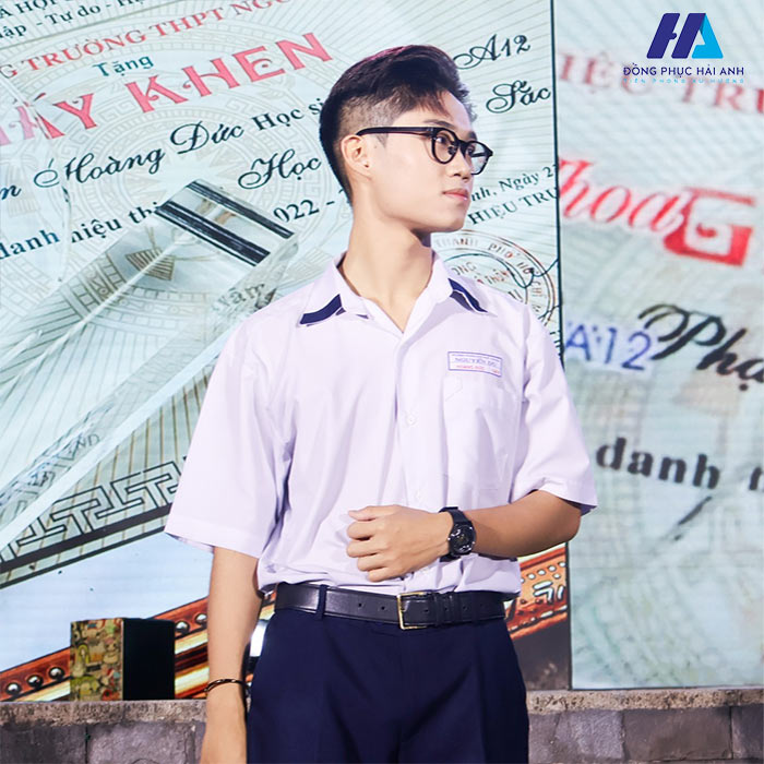 Áo sơ mi trắng đồng phục Nguyễn Du được may bằng vải kate chất lượng thấm hút mồ hôi tốt