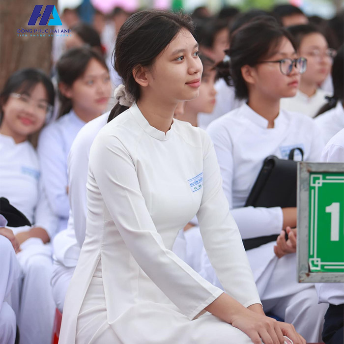 Áo dài đồng phục đồng phục trường THPT Nguyễn Hữu Cầu