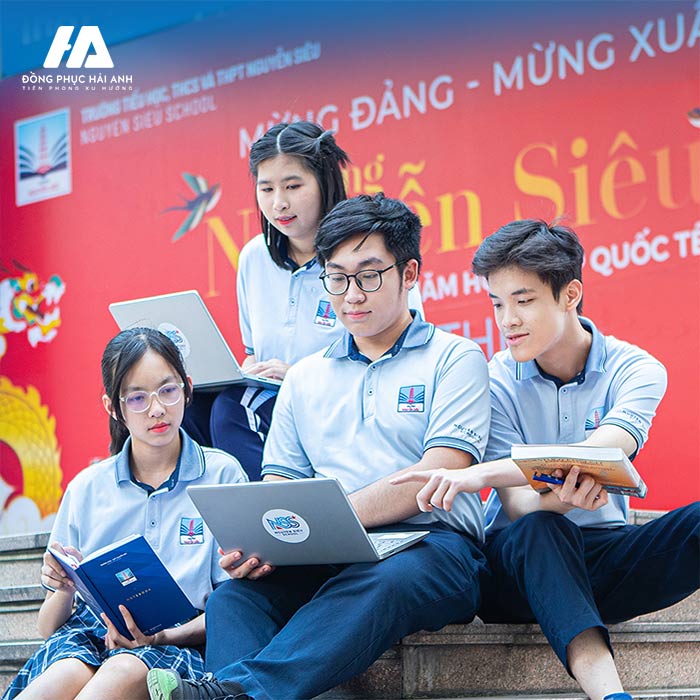 Đồng phục Nguyễn Siêu cực kỳ đáng chú ý và được đánh giá cao