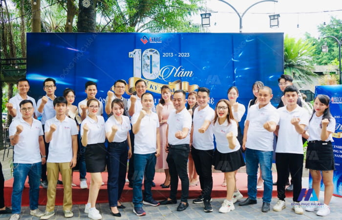 Áo đồng phục công ty tnhh giải pháp công nghệ UHC Việt Nam
