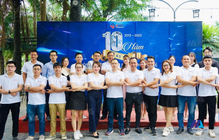 đồng phục công ty tnhh giải pháp công nghệ UHC Việt Nam