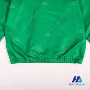 Chất liệu áo khoác gió đồng phục màu xanh lá- Đồng phục Hải Anh