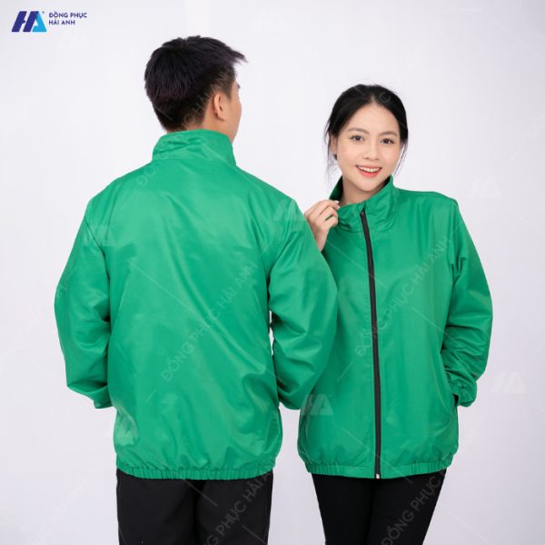 Mẫu áo khoác gió đồng phục xanh lá- Đồng phục Hải Anh