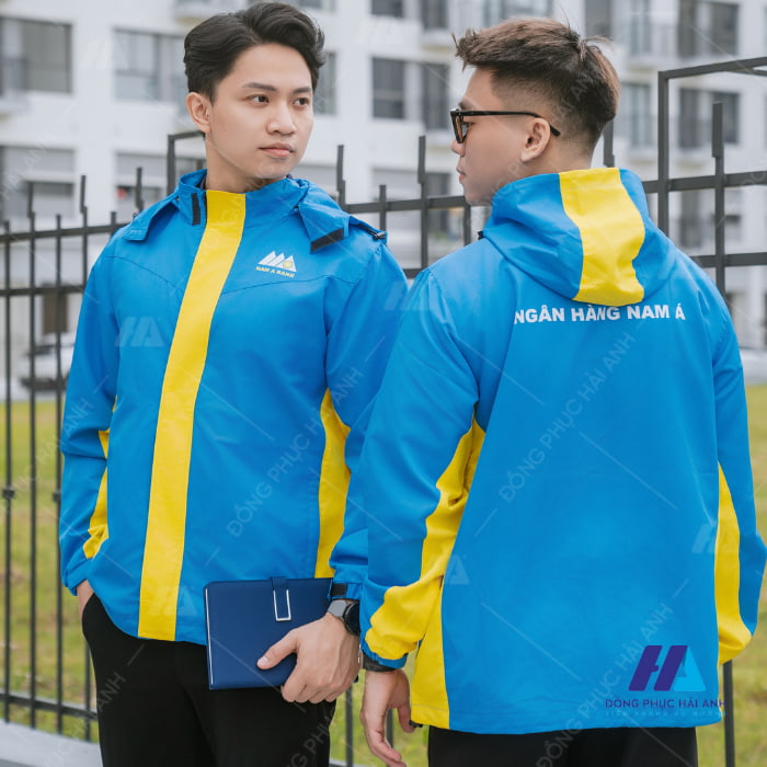 mẹo phối đồ cùng áo khoác gió đồng phục Nam Á Bank