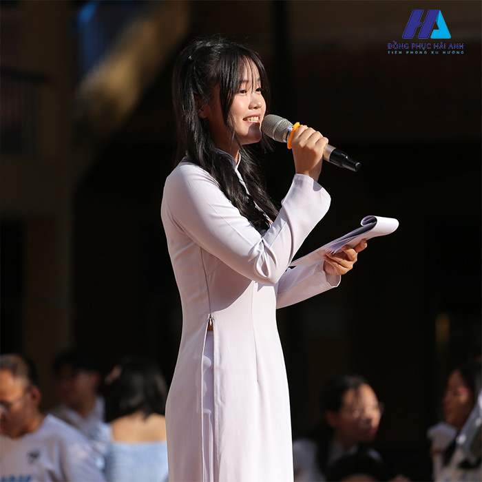 Mẫu áo dài đồng phục Trần Khai Nguyên được sử dụng trong những dịp đầu, cuối năm hoặc dịp quan trọng