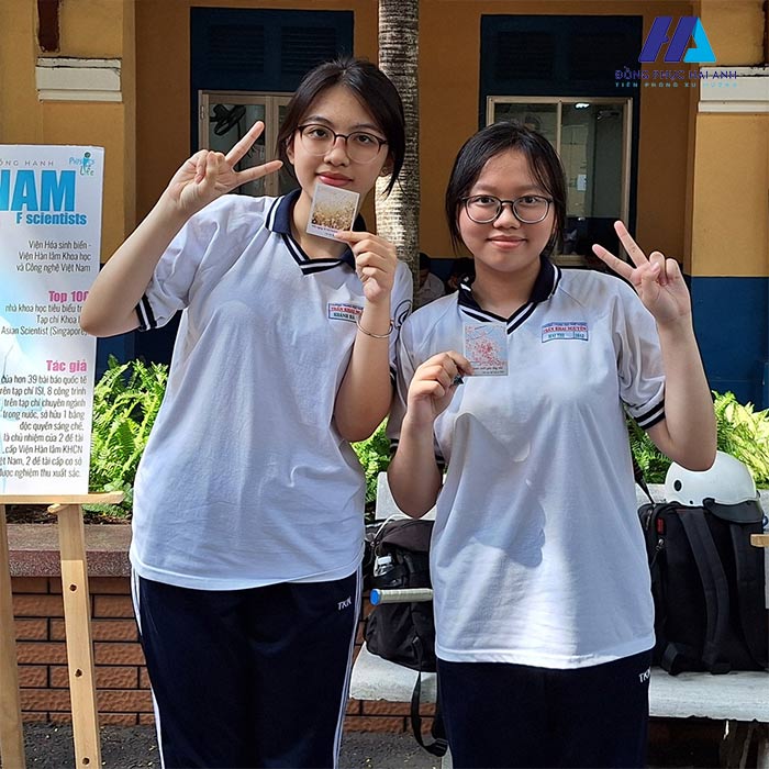 Chiếc áo polo thể dục được các em học sinh Trần Khai Nguyên sử dụng trong những giờ sinh hoạt CLB