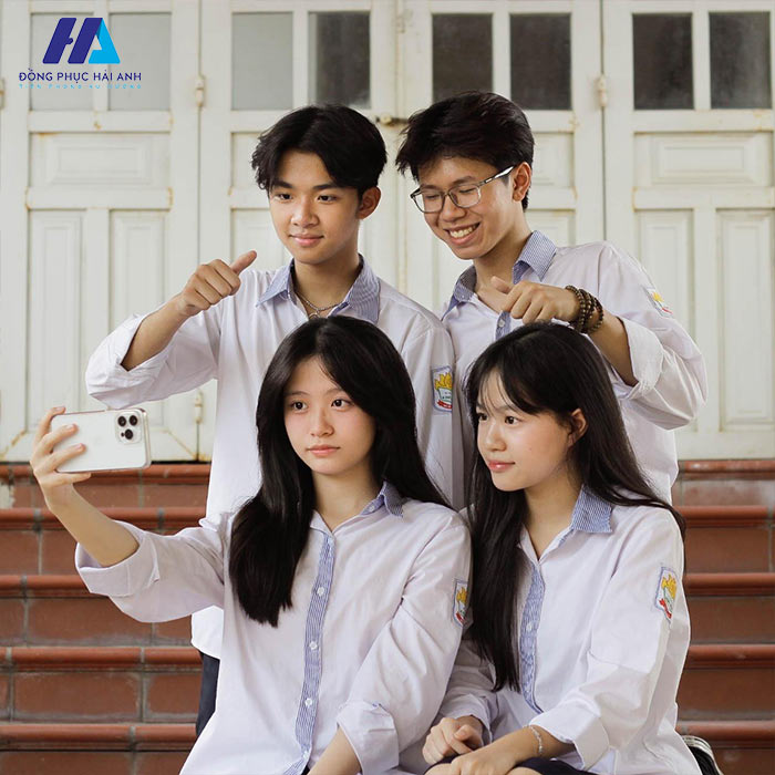 Áo sơ mi đồng phục học sinh mang đến ý nghĩa quan trọng trong việc tạo sự đồng đều, gắn kết và tạo dựng hình ảnh chuyên nghiệp